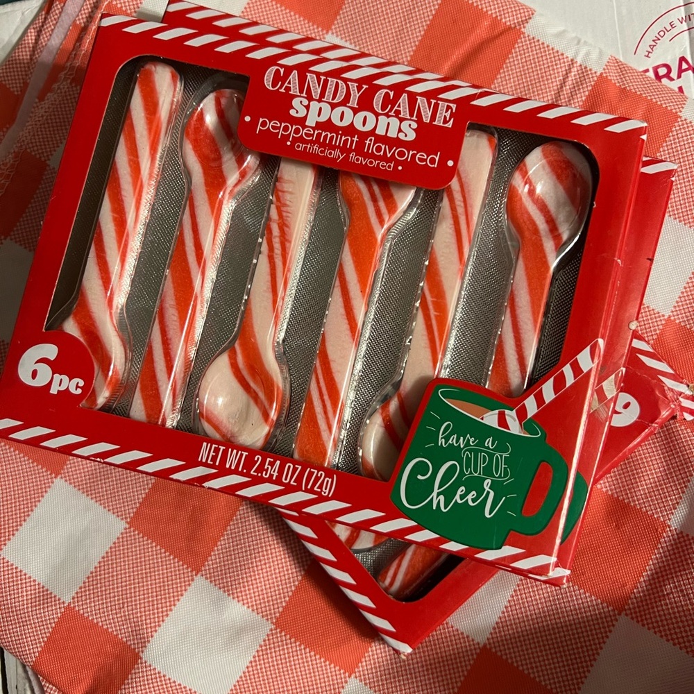Candy Cane peppermint Spoons Red and White set of four boxes NOT to eat.